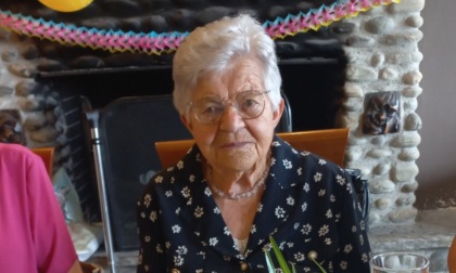 Borgo Ticino ha celebrato i 100 anni di nonna Pierina