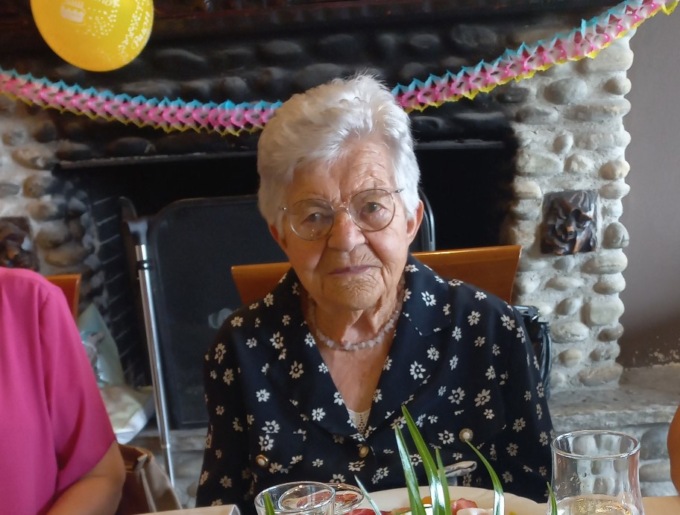 Borgo Ticino ha celebrato i 100 anni di nonna Pierina