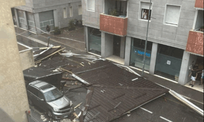 Tetto scoperchiato in viale Volta: l'impressionante video dell'impatto