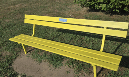 A Cressa le panchine del parco pubblico si colorano per stimolare riflessioni personali