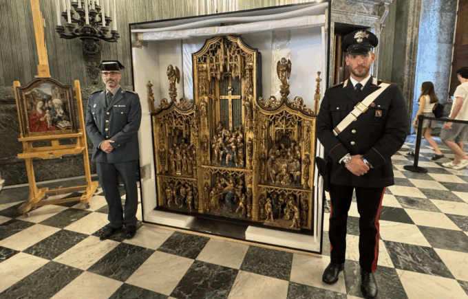 Lesa, in una villa collezione di opere rubate: 65 restituite alla Spagna, le altre restano sotto sequestro