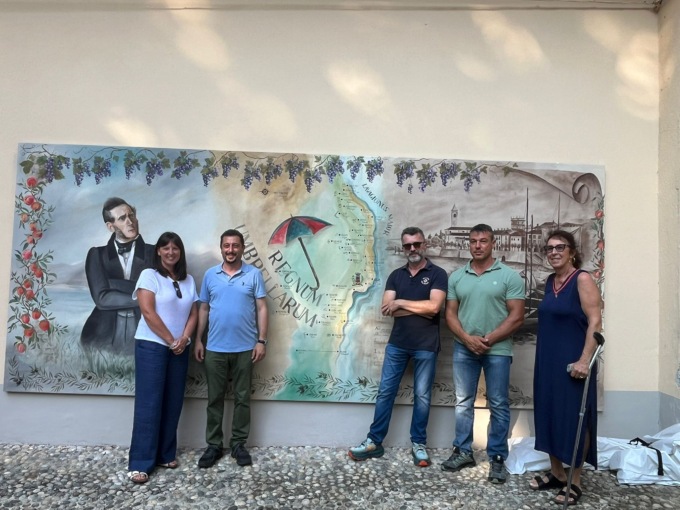 Un murale dedicato a Manzoni in piazza a Lesa