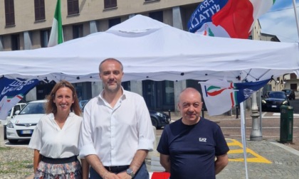 Binatti torna in piazza e parla di "tradimento" ma le critiche non si fanno attendere