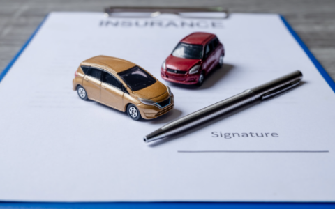 Assicurazione auto a rate: cosa significa davvero distribuire il premio durante l’anno