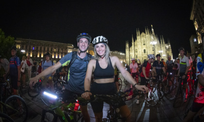 Arona si sveglia in bici: 900 ciclisti in viaggio da Milano di notte con Bike Night