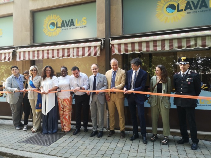 Nasce a Novara la prima lavanderia sociale: spazio di rinascita per vittime di violenza