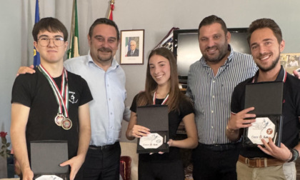 Pattinatori ricevuti in comune da Canelli e De Grandis