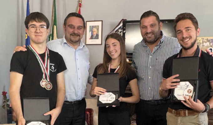 Pattinatori ricevuti in comune da Canelli e De Grandis