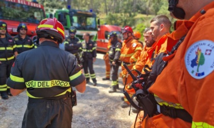 Quattro vigili del fuoco del Vco in missione in Francia