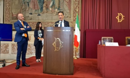 Alberto Gusmeroli riceve il premio "Onorevole Consumatore Award 2025"