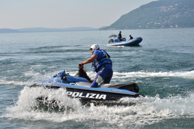 Polizia di Stato mette in salvo natante in avaria sul Maggiore con 4 persone a bordo