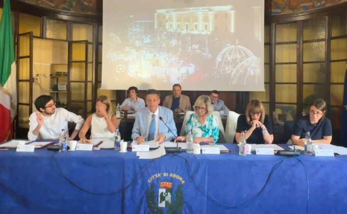 Ad Arona si pensa già al Natale: in piazza del Popolo arriveranno le bolle