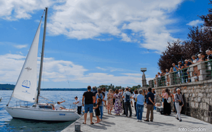 Ad Arona una barca a vela per non vedenti: inaugurato il progetto “Blind on Board”