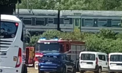 Novara: uomo travolto da un treno al passaggio a livello di via Marconi