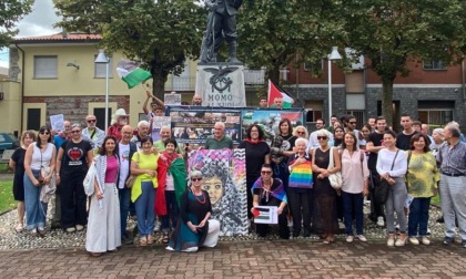 “La guerra non va in vacanza”: a Momo un flash mob letterario per la Palestina
