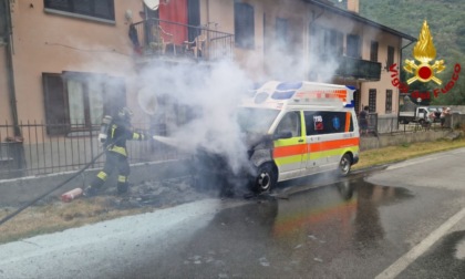 Vettura a fuoco a Varzo: intervento dei vigili del fuoco