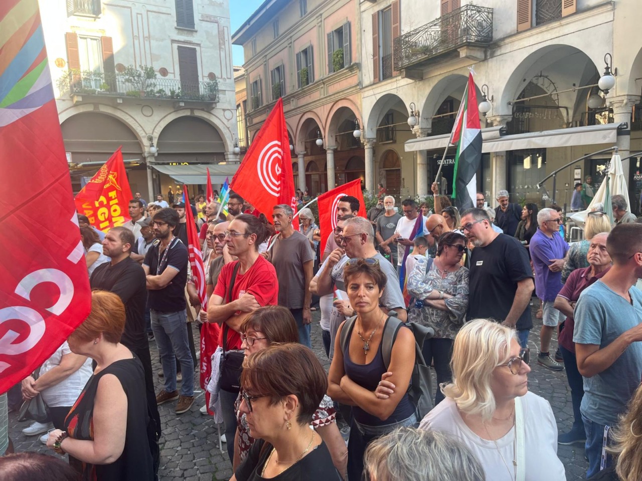 A Novara circa 250 persone in piazza con la Cgil per Gaza