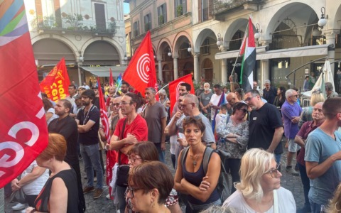 A Novara circa 250 persone in piazza con la Cgil per Gaza