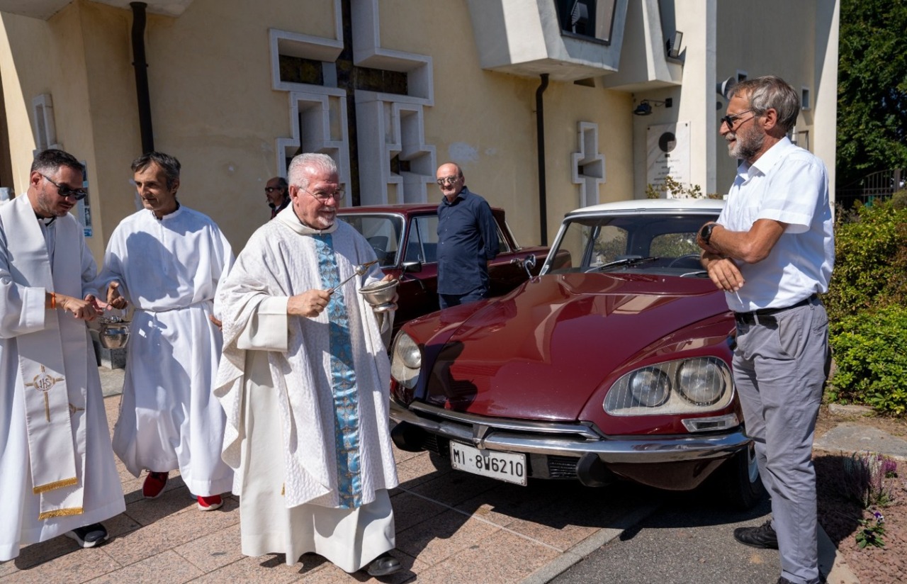 Benedizione auto d’epoca al Santuario della Madonna del Bosco a Novara