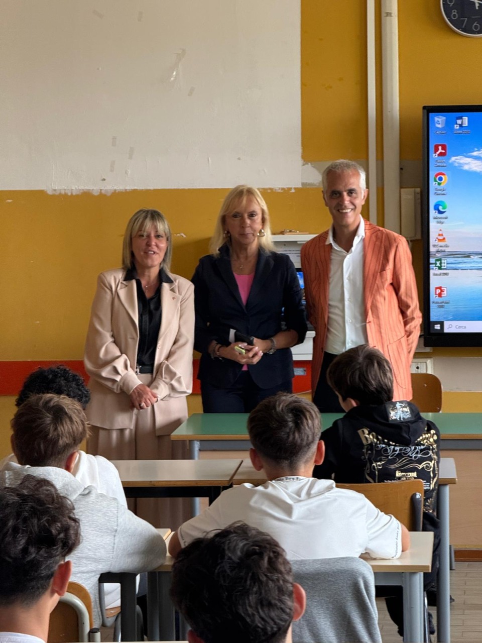 L’assessore Chiarelli in visita nelle scuole novaresi