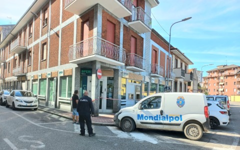 Fatto esplodere il bancomat della BPER Banca a Trecate nella notte