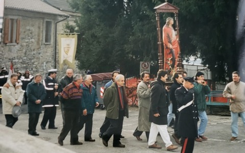 Si cercano portatori per la statua della Santa a Legro