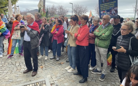 Presidio in centro ad Arona “Siamo qui per chiedere una cosa sola: pace”