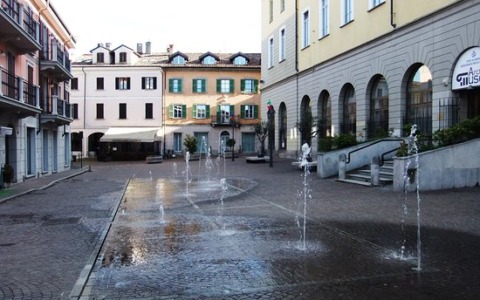 La fontana di piazza San Graziano ad Arona? “Dall’inaugurazione ad oggi ha funzionato ben poche volte”
