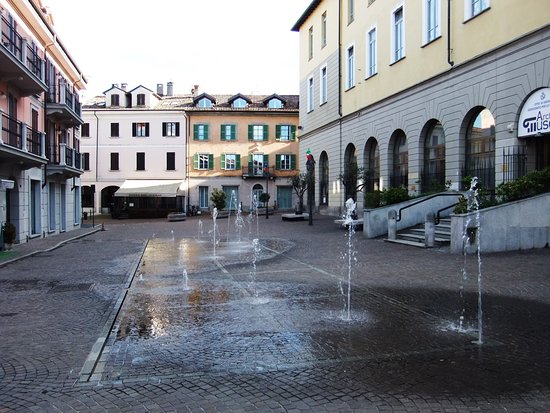 La fontana di piazza San Graziano ad Arona? “Dall’inaugurazione ad oggi ha funzionato ben poche volte”