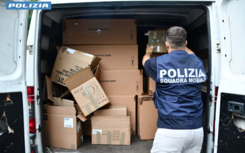 Furti nel magazzino novarese di Versace: sottratti 2 milioni di euro in capi