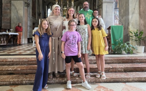 La parrocchia di Arona ha salutato suor Gabriela