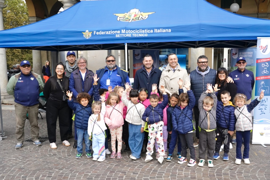 Novara, in piazza sicurezza stradale su due ruote