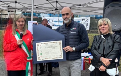 Il borgomanerese Ivan Strozzi premiato per l’impegno nel mondo agricolo