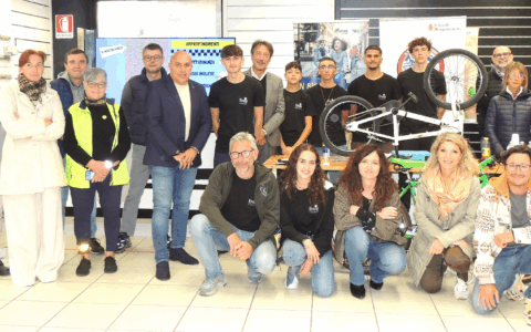 Taglio del nastro per la ciclofficina di Borgomanero all’Enaip