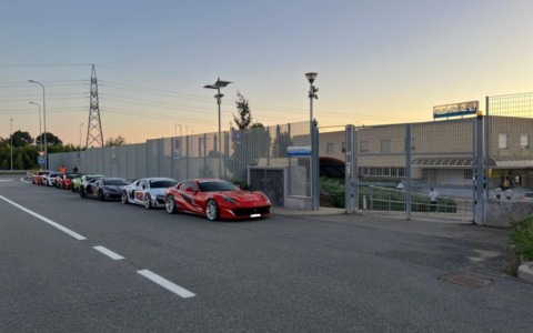 Novara, gara clandestina in A4 con Lamborghini e Ferrari: tre denunciati