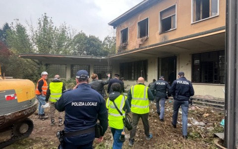 Ex cotonificio Olcese, ruspe al lavoro: area verso la riqualificazione
