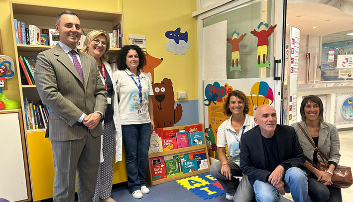 A Novara “Storie in viaggio” fa volare la fantasia dei bambini in ospedale