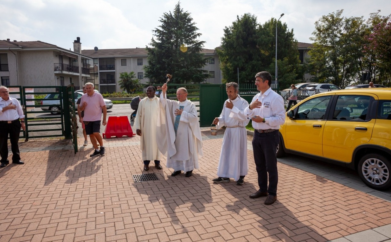 Festeggiamenti al Santuario della Madonna del Bosco di Novara: benedette auto e moto storiche