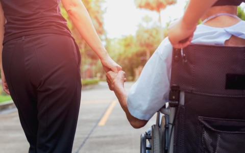 Assenza improvvisa di caregiver: Arona, prima in Italia, approva le linee guida per la gestione delle emergenze