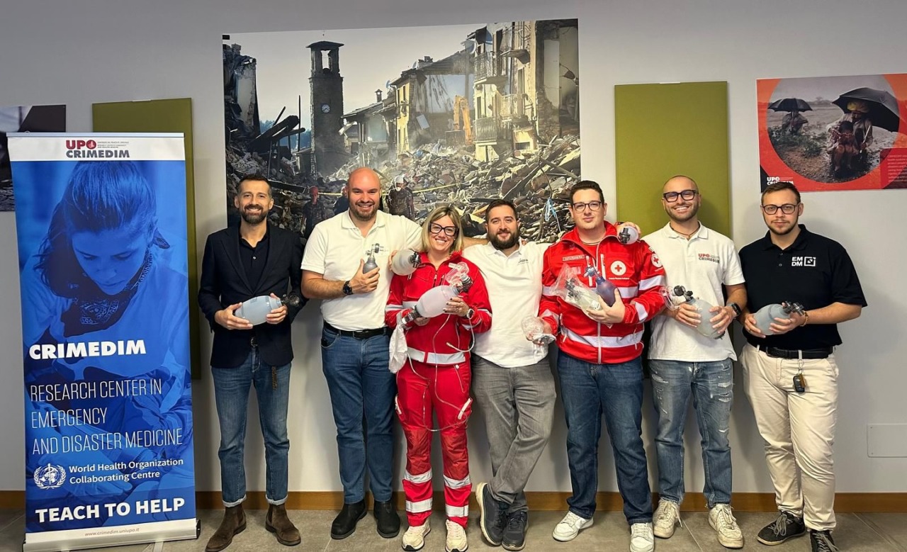 La Croce Rossa di Novara dona strumenti salvavita all’Università del Piemonte Orientale