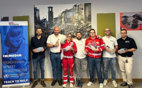 La Croce Rossa di Novara dona strumenti salvavita all’Università del Piemonte Orientale