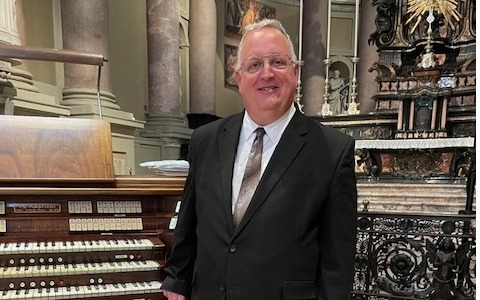Per il Festival di Musica Sacra a Novara in basilica suonerà l’organista statunitense Craig S. Williams