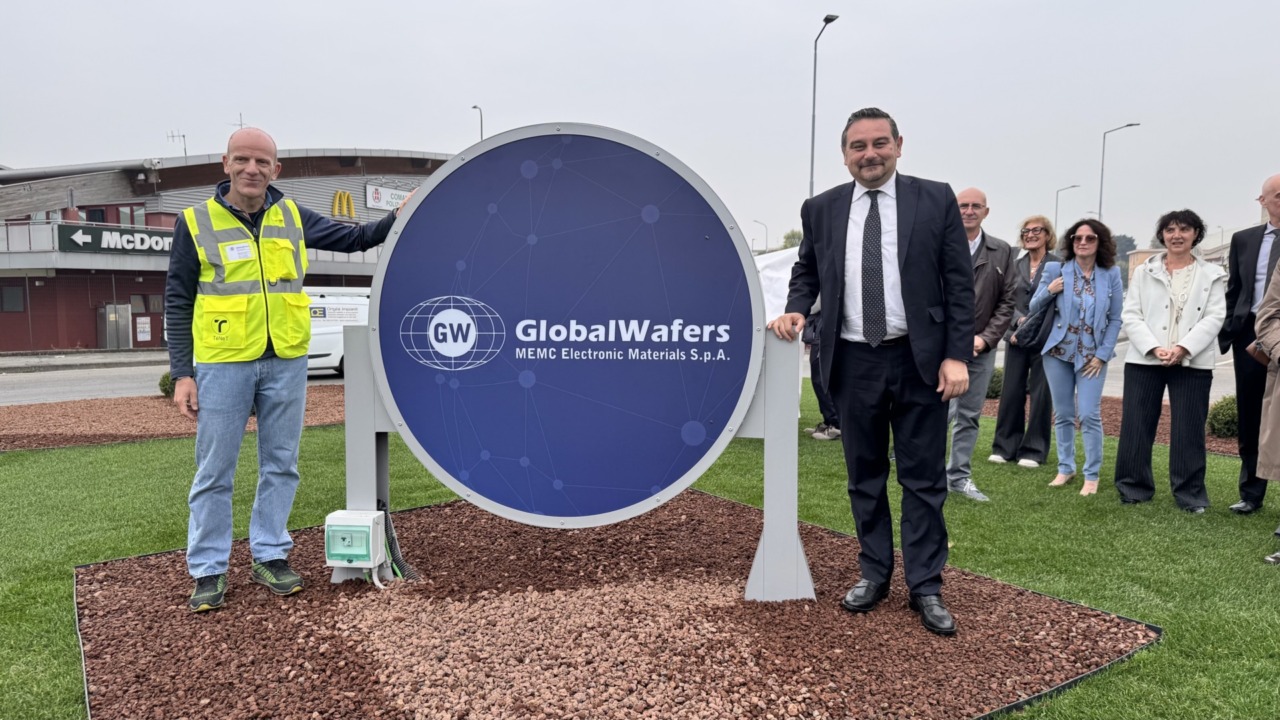 Inaugurata a Sant’Agabio la rotonda con il logo di Global Wafers