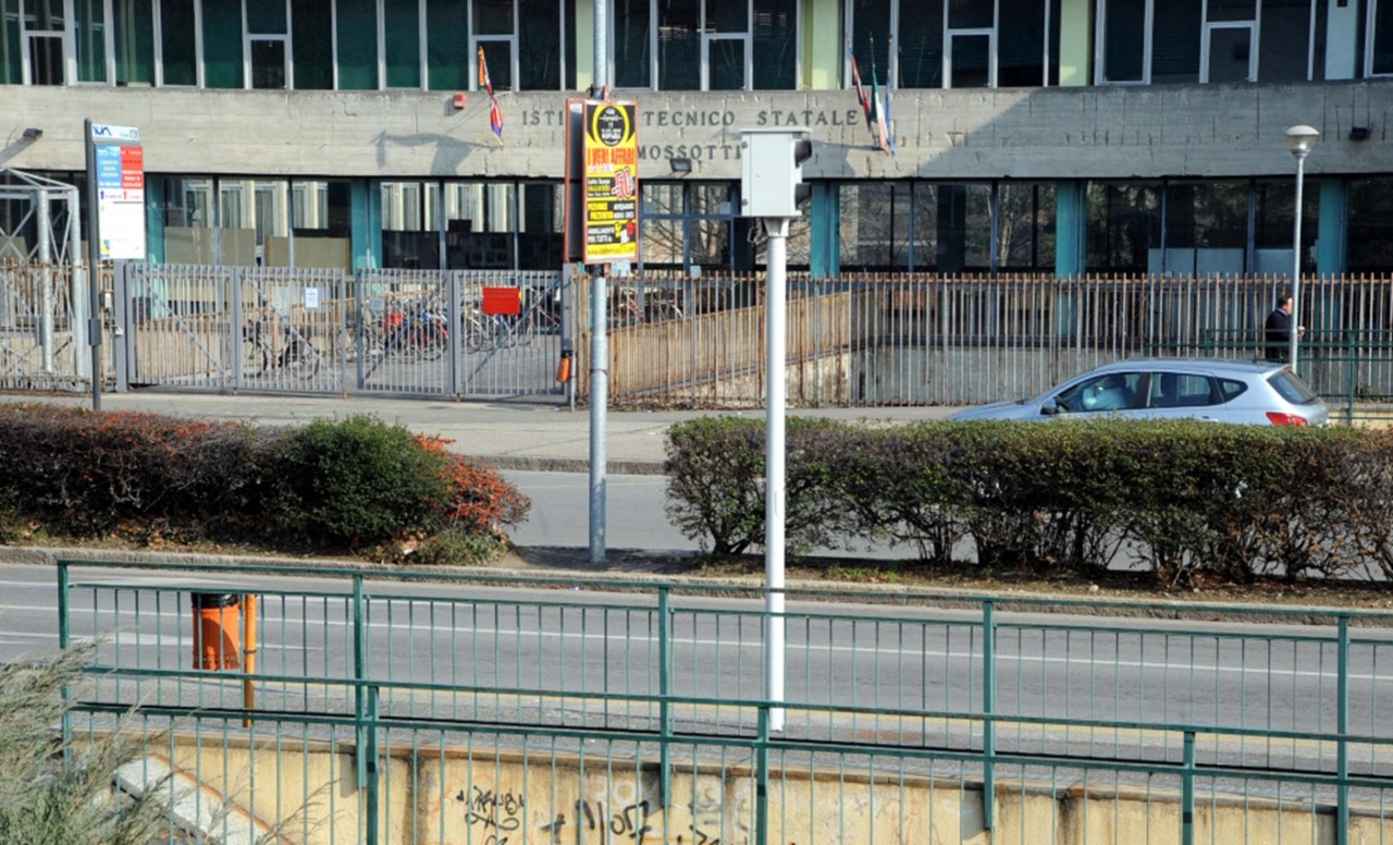 Finto allarme bomba al Mossotti… ma erano caramelle
