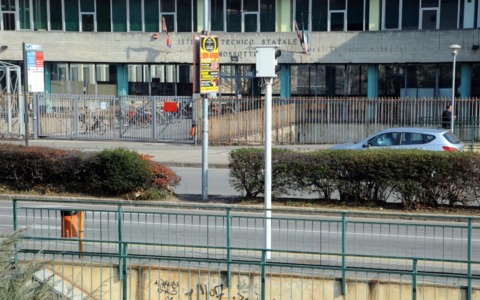 Finto allarme bomba al Mossotti… ma erano caramelle