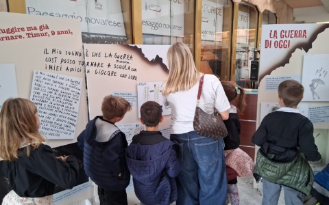 “Facciamo pace?!”: a Novara la mostra che dà voce ai bambini sulla guerra