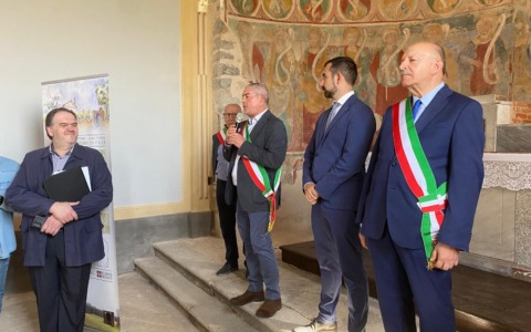 Restaurati gli antichi affreschi della chiesa di Agrate Conturbia