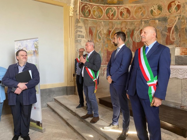 Restaurati gli antichi affreschi della chiesa di Agrate Conturbia