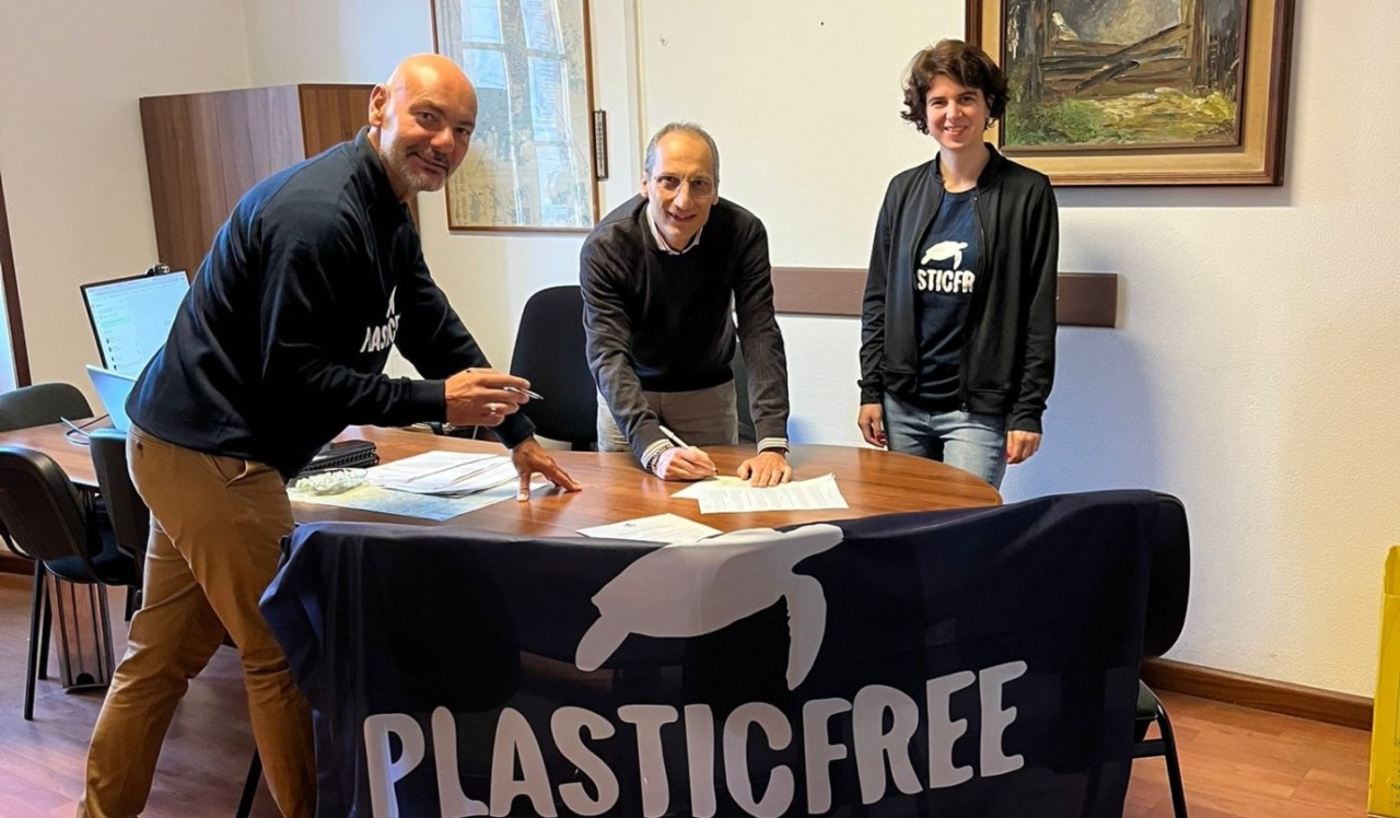 Novara stringe un patto con Plastic Free per un futuro più sostenibile
