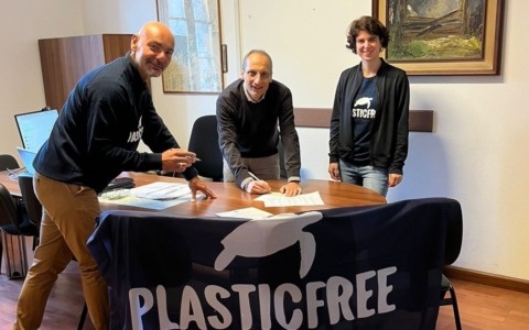 Novara stringe un patto con Plastic Free per un futuro più sostenibile